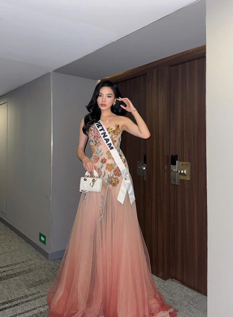 Kỳ Duyên nâng vòng 1 để trở nên hoàn hảo hơn, khiến người hâm mộ bất ngờ.