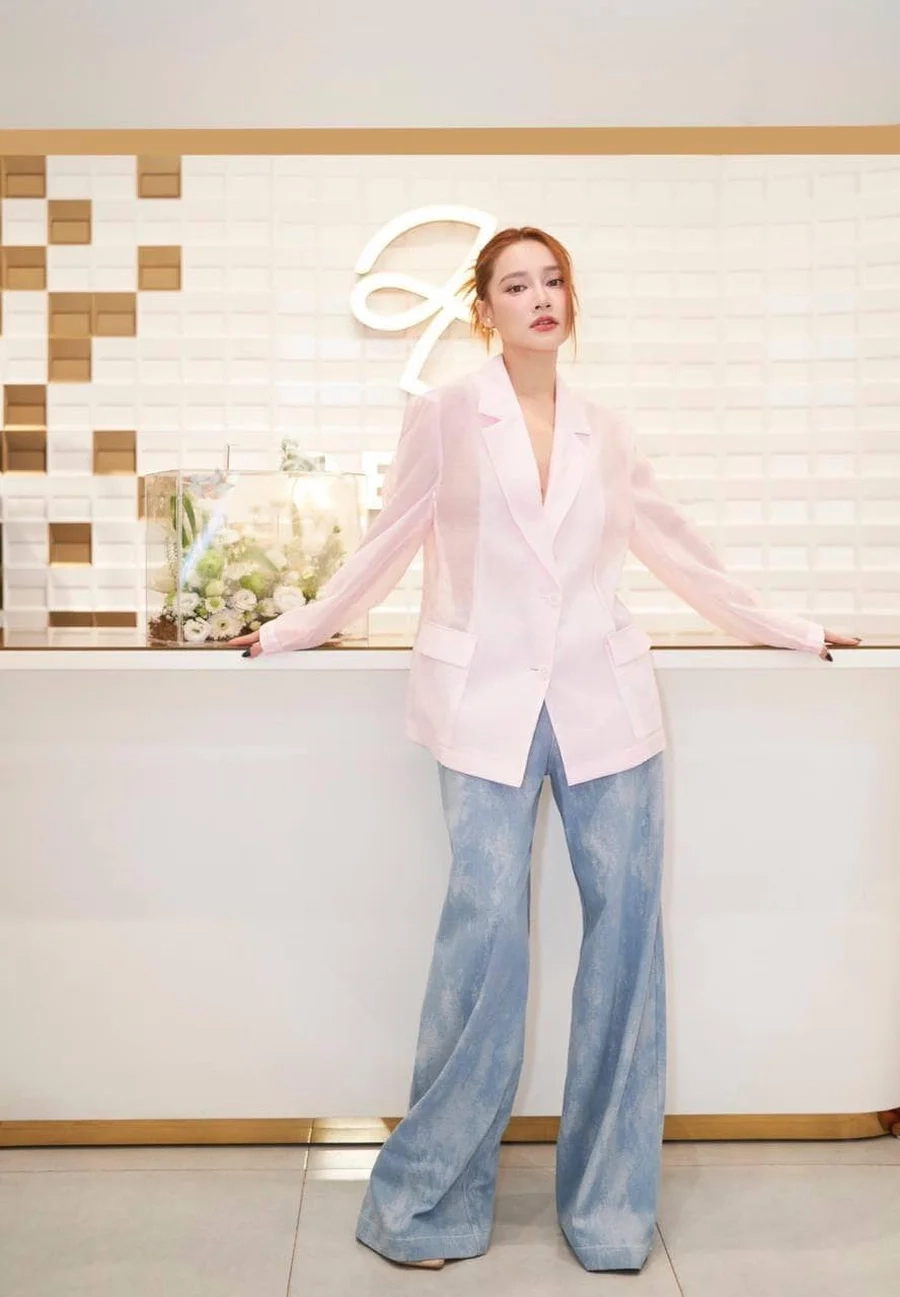 Bikini Nhã Phương là lựa chọn hoàn hảo khi cô thể hiện vẻ đẹp tự tin.
