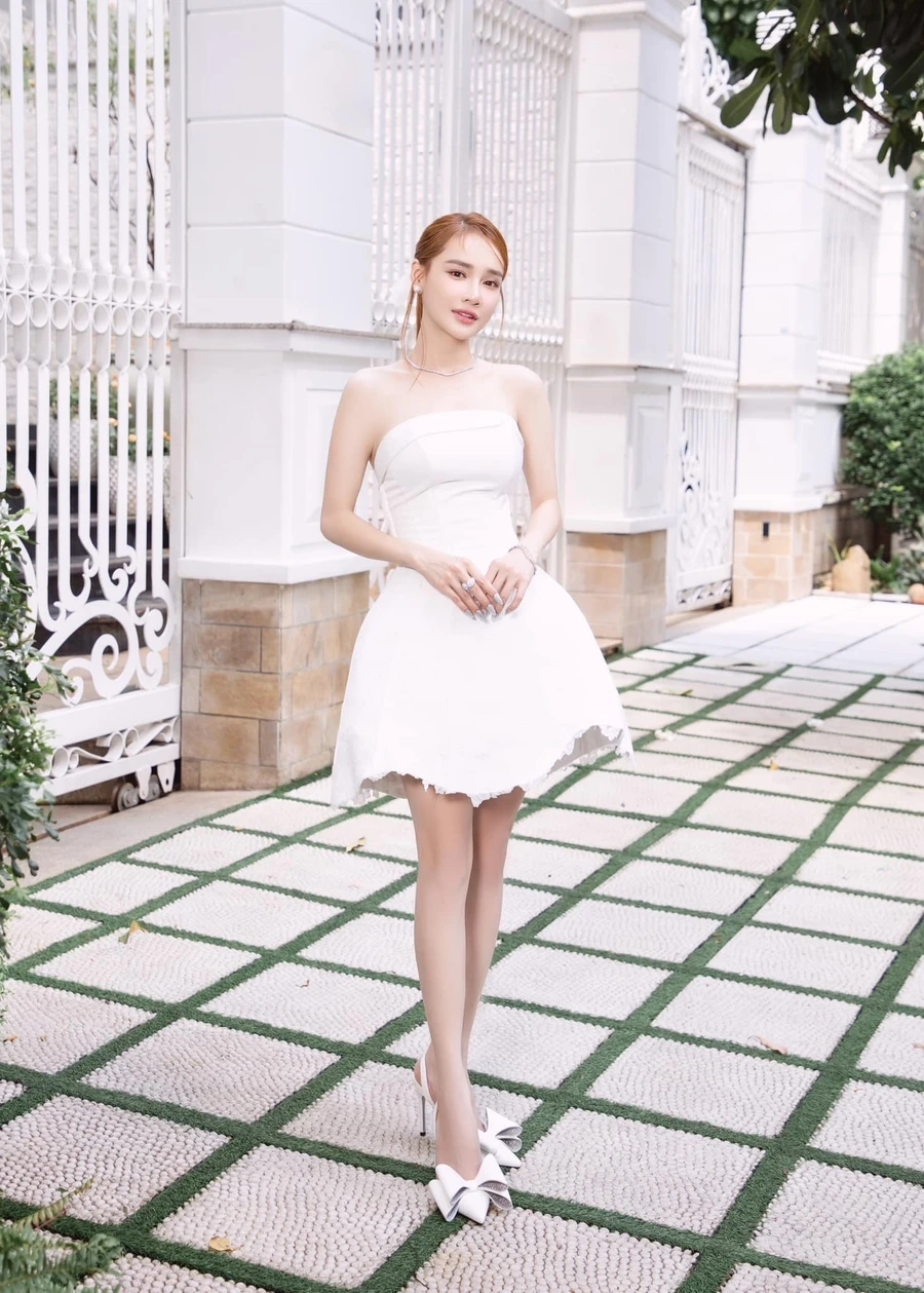 Nhã Phương bikini luôn tạo ra những khoảnh khắc tuyệt đẹp trong các bộ sưu tập thời trang.
