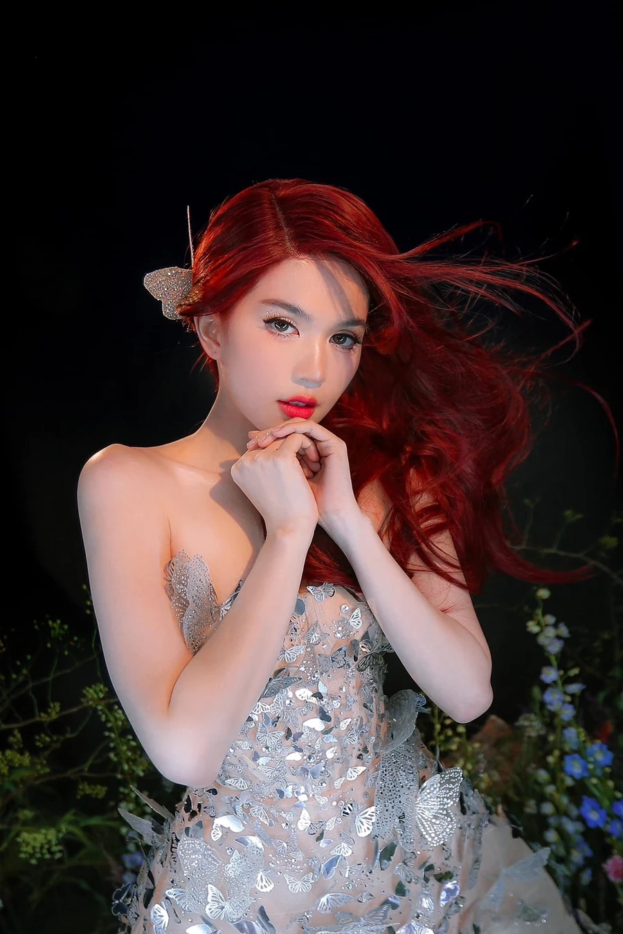 Ngọc Trinh ko che thể hiện phong cách thời trang táo bạo.