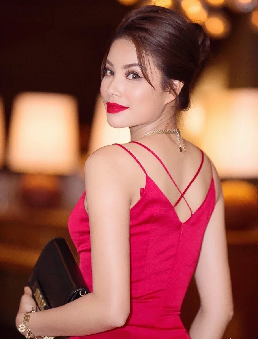 Đám cưới Phạm Hương khiến công chúng không khỏi ngưỡng mộ với không gian lãng mạn và sang trọng.