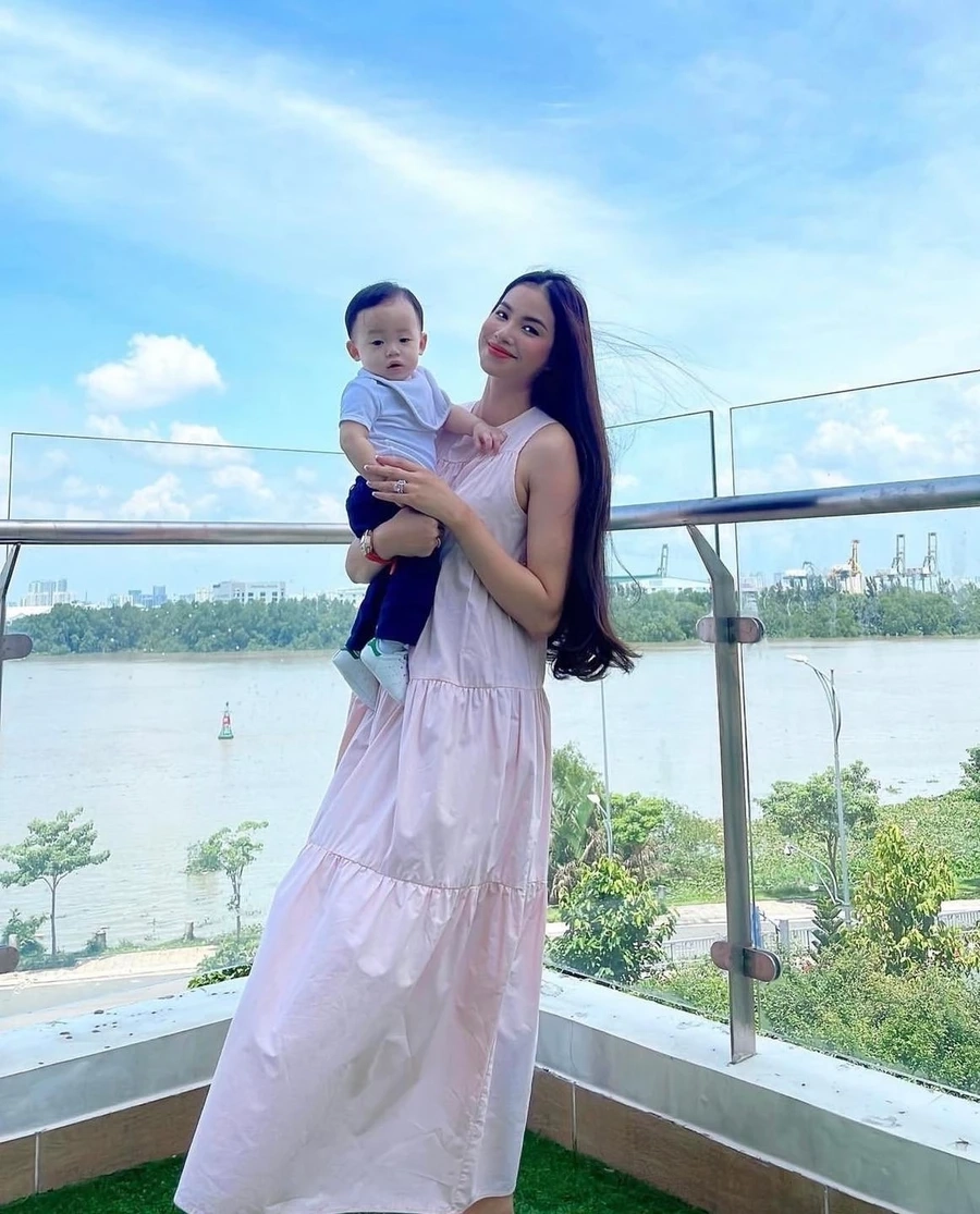 Thanh nhạc Phạm Hương giúp cô thể hiện rõ nét tài năng âm nhạc của mình qua từng ca khúc.