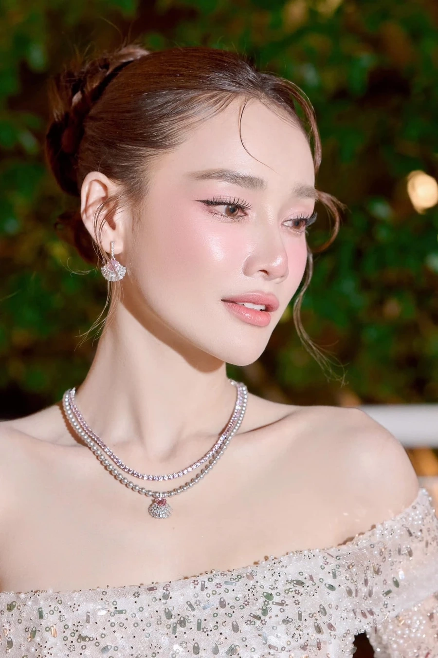 Ảnh Nhã Phương thể hiện rõ nét sự duyên dáng và giản dị trong từng khoảnh khắc.
