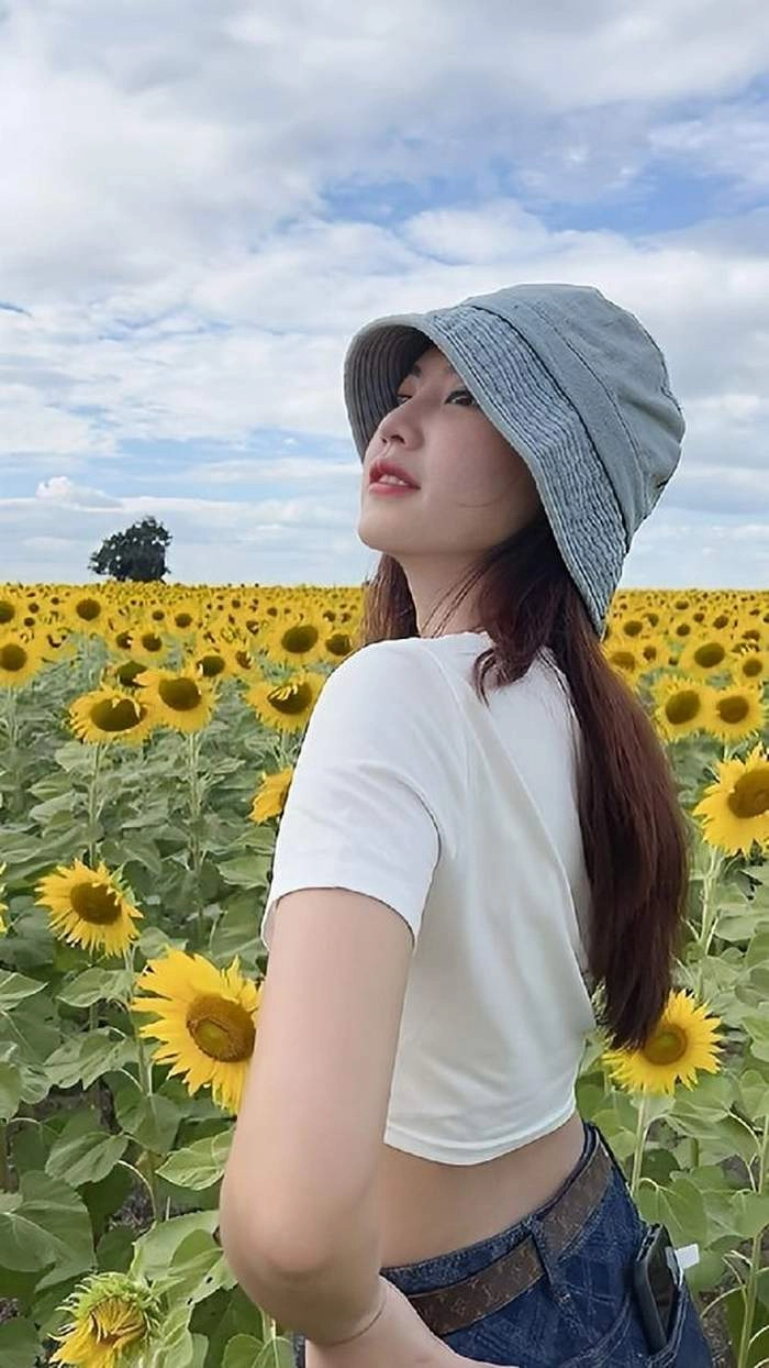 Vẻ đẹp ngọt ngào trong gái xinh buồn khiến ai cũng muốn an ủi!