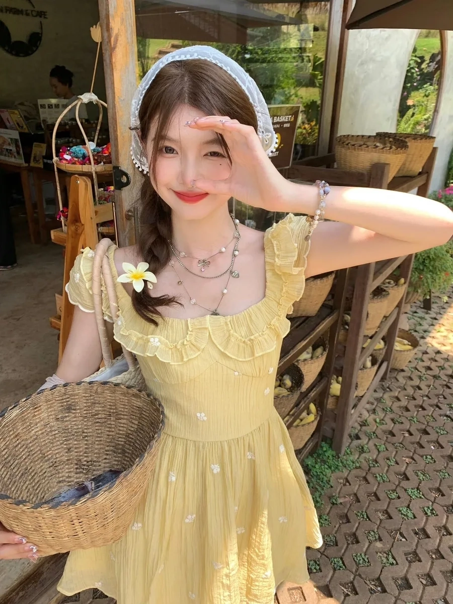 Gái xinh mặc áo dài luôn toát lên vẻ đẹp duyên dáng và thanh thoát khiến ai cũng phải ngắm nhìn!