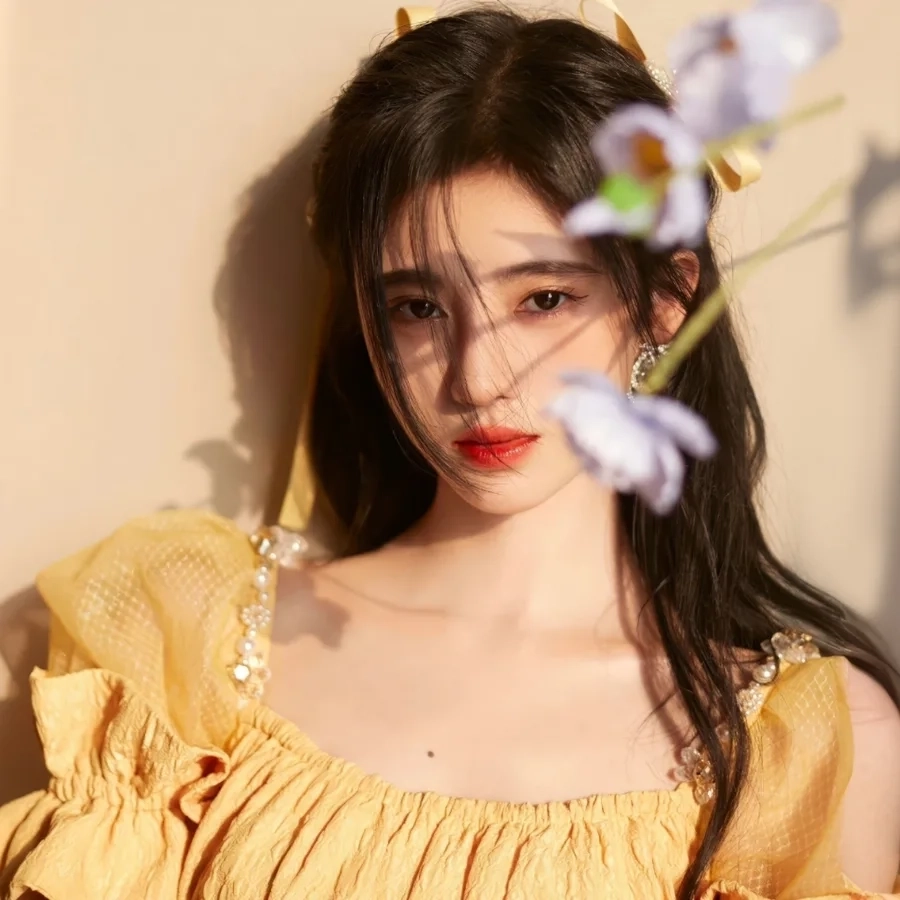 Gái xinh mặc áo croptop khoe vóc dáng thon gọn và quyến rũ trong những set đồ thời trang!