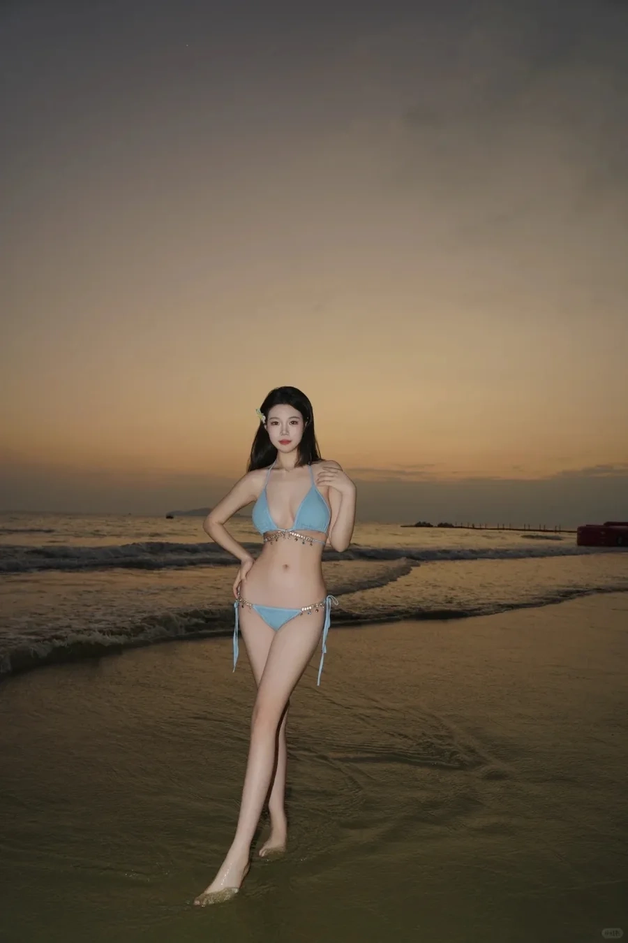 Gái xinh mặc bikini gợi cảm toát lên vẻ quyến rũ khó cưỡng, đầy cuốn hút.