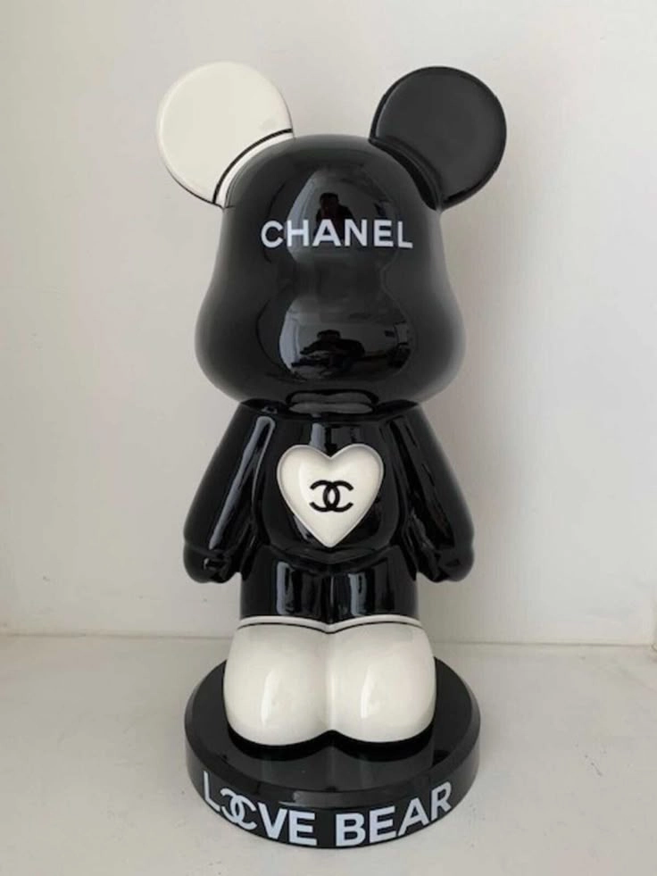 ảnh gấu bearbrick trắng đen nhẹ nhàng mà đầy cuốn hút