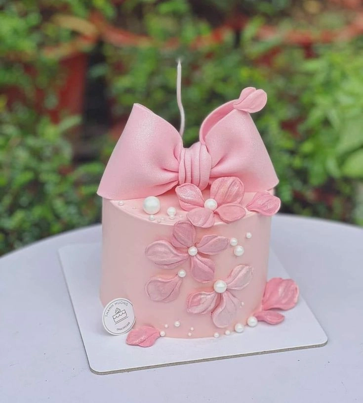 Dễ thương rực rỡ các mẫu bánh sinh nhật đẹp cho bé gái