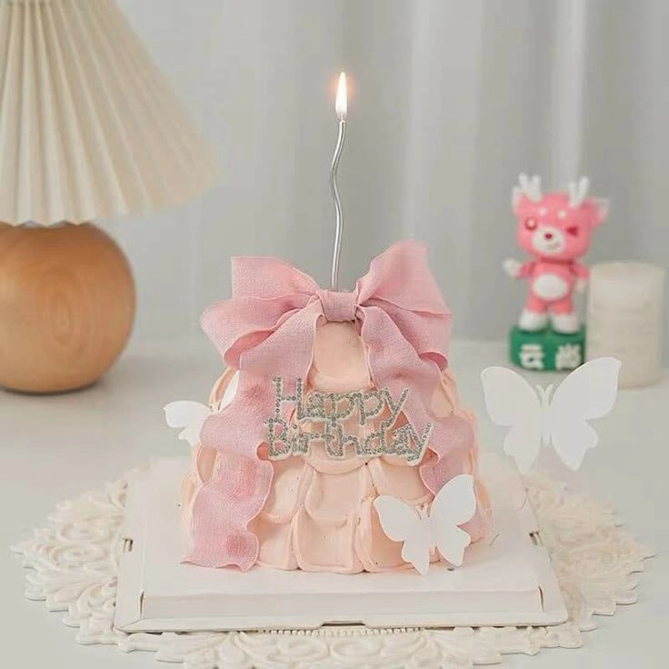 Ngọt ngào đáng yêu mẫu bánh sinh nhật đẹp màu hồng