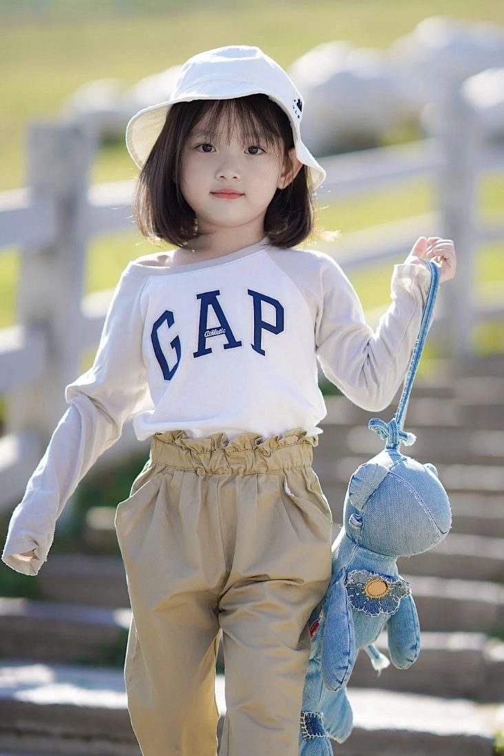 Đừng bỏ qua hình ảnh bé gái dễ thương đáng yêu tự nhiên