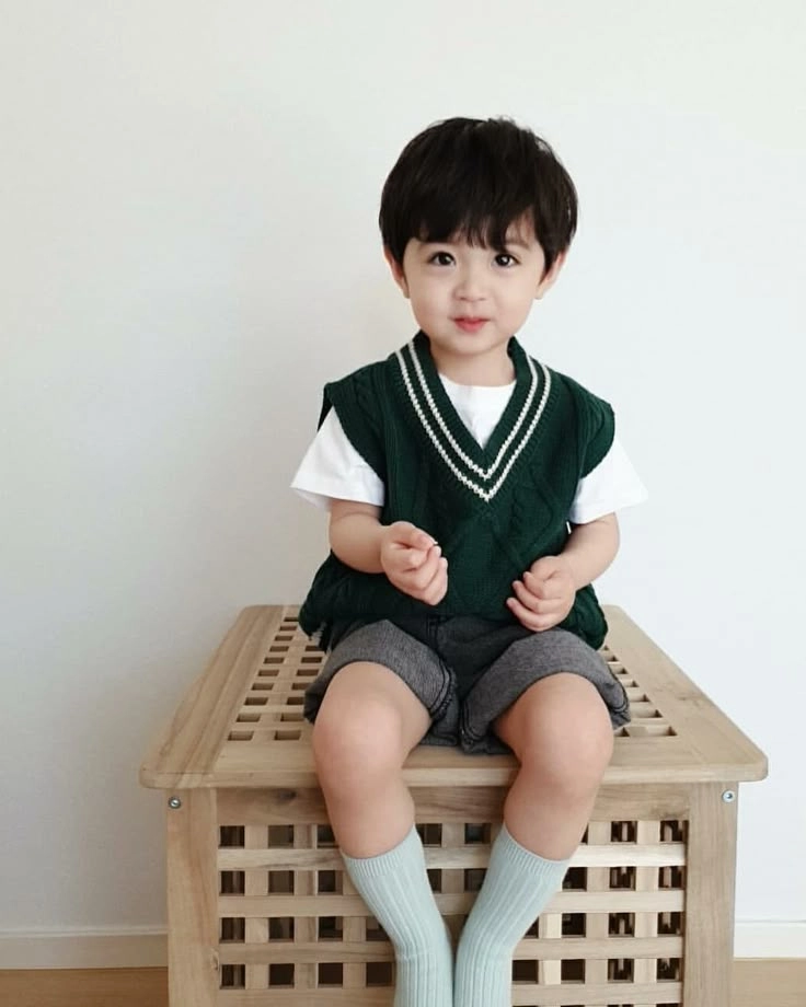Lưu lại ảnh bé trai đẹp lung linh như mẫu nhí nhí