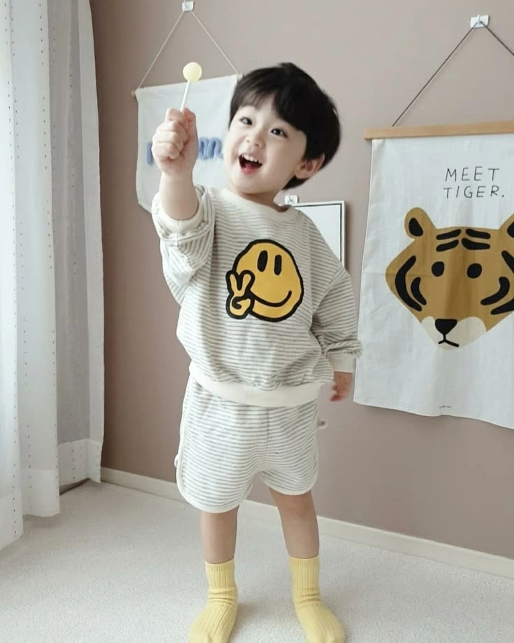 Chọn lọc ảnh em bé trai đáng yêu cho bộ avatar siêu dễ thương