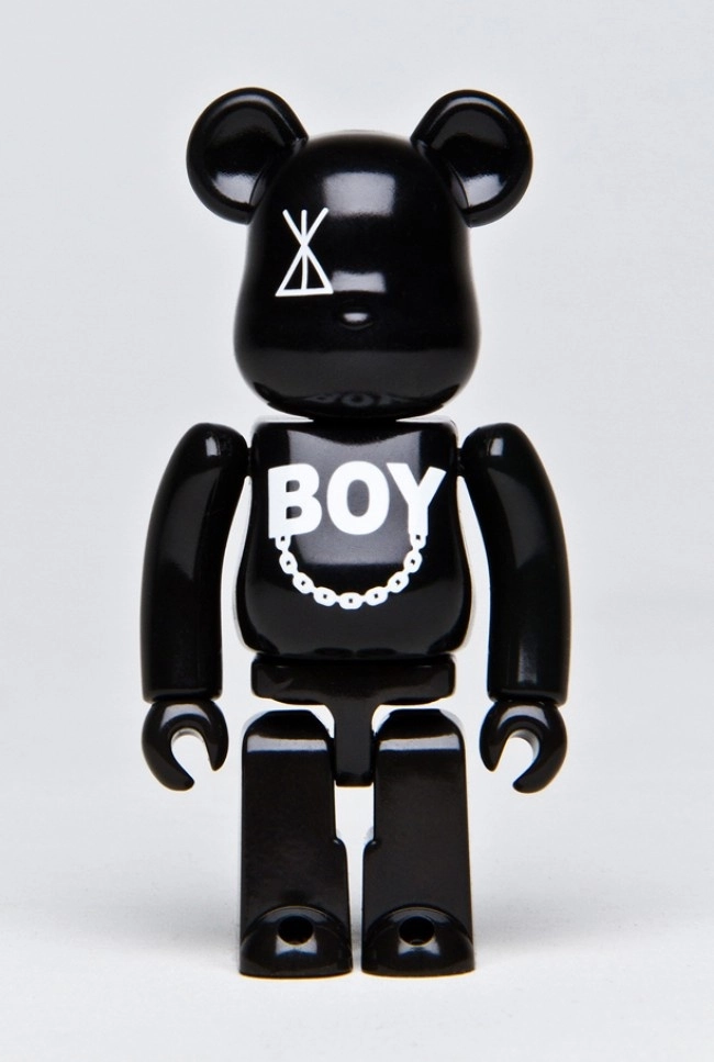ảnh bearbrick đen sang trọng và đầy cá tính