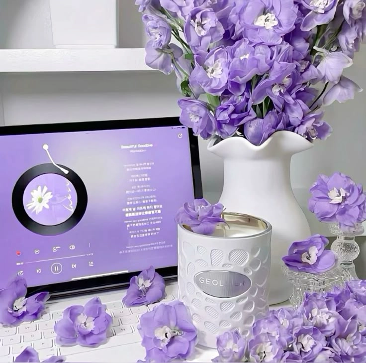 avatar đẹp màu tím gây ấn tượng với phong cách mềm mại