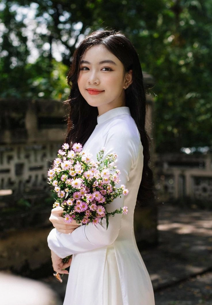 ảnh nữ sinh áo dài đẹp toát lên vẻ đẹp trong sáng tinh khôi