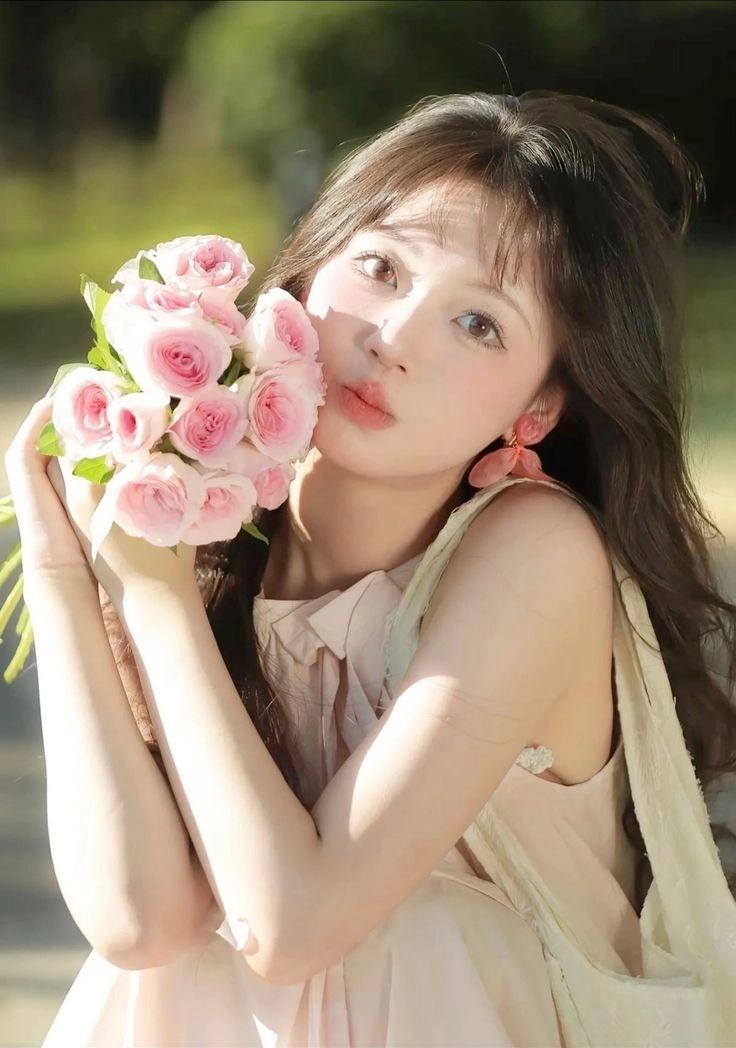 Chọn ảnh nữ cute che mặt đầy bí ẩn và quyến rũ