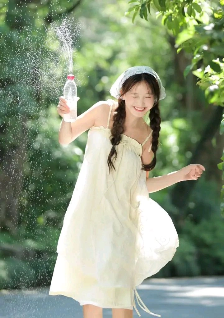 Mọi ánh nhìn đều hướng về ảnh bạn nữ cute này