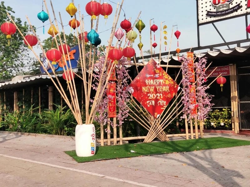 Phá cách với trang trí cổng tết hiện đại ấn tượng