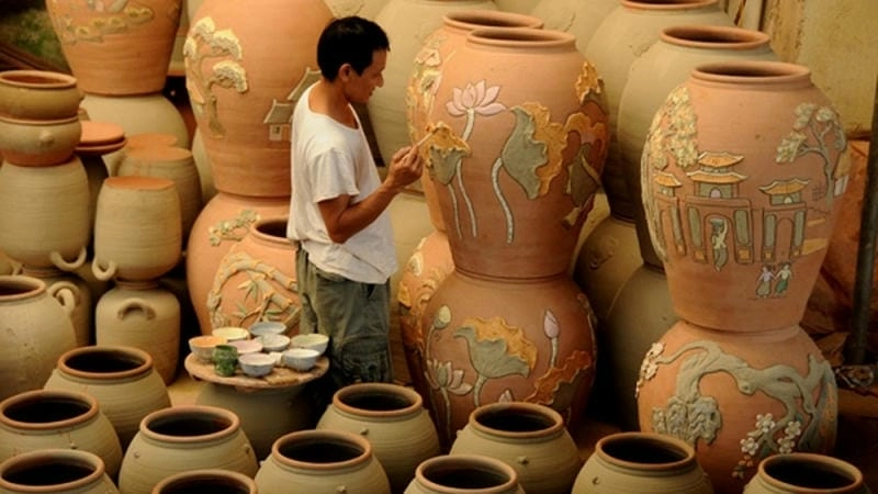 Thêm sang trọng với lục bình gốm trang trí phòng khách đẳng cấp