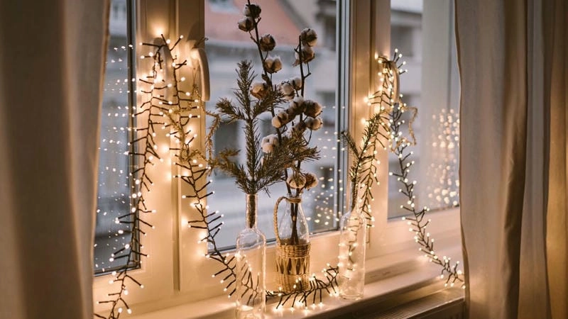 Trang trí noel cửa kính nhà hàng đẹp chuẩn không gian ấm cúng