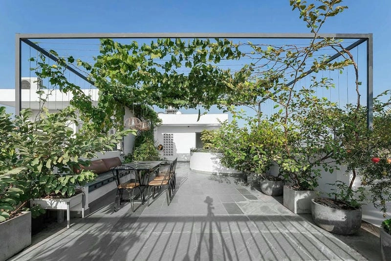 Trang trí sân thượng đơn giản mang vẻ tinh tế tự nhiên