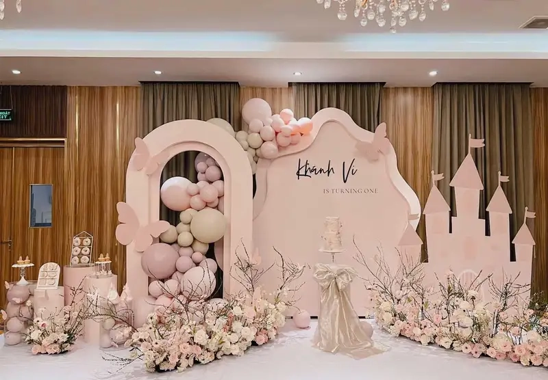 Trang trí thôi nôi bé gái dễ thương ngọt ngào tại nhà