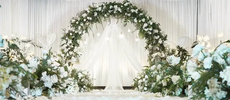 Đẹp lâu dài cùng trang trí tiệc cưới với hoa giả tinh xảo