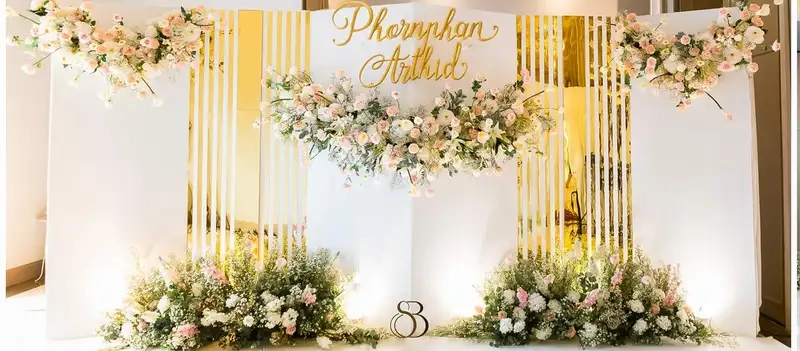 Mềm mại và tươi mới nhờ trang trí tiệc cưới với hoa tươi rực rỡ