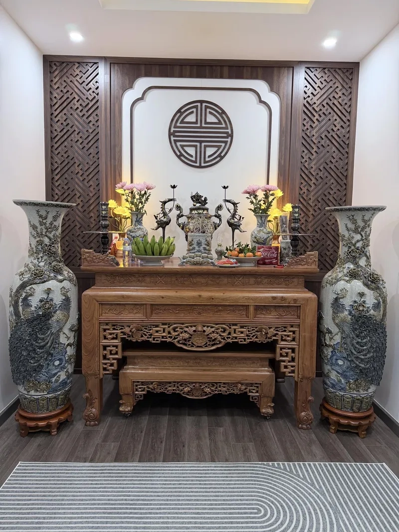 Bàn thờ gia tiên đơn giản mà đẹp